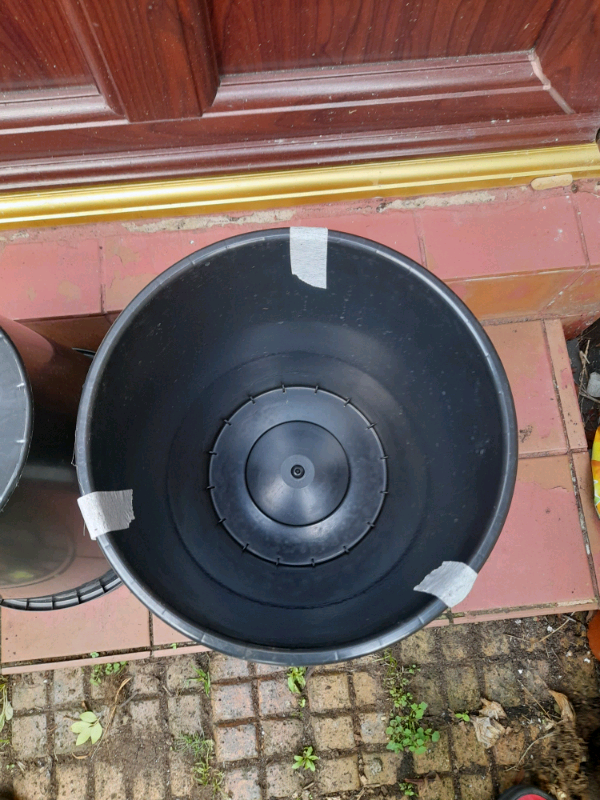 Large black pots 25cm wide 26cm deep 