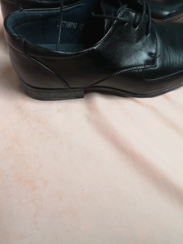High qualityMen's Clark shoes black brand new. Size 10, ideal gift. 