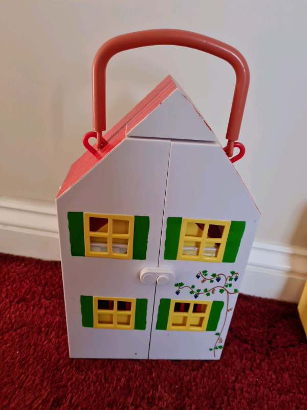 Lots of peppa pig rooms and house, all store inside, cost £50