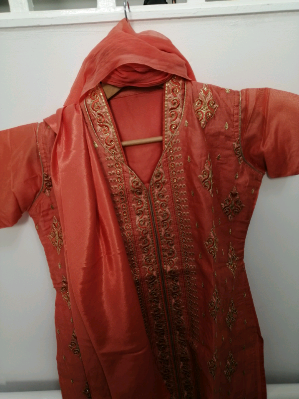 Silk suit size 16/18