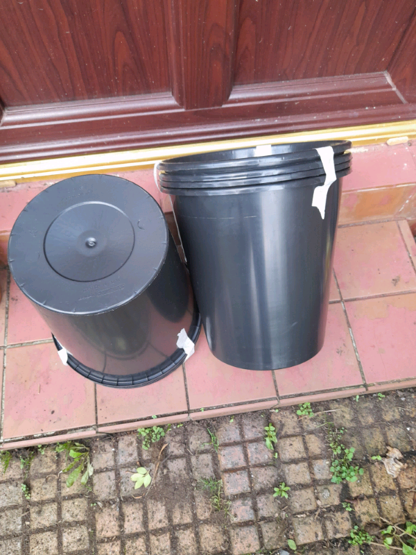 Large black pots 25cm wide 26cm deep 