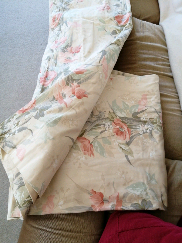 Pair of Floral pattern curtains, lined 