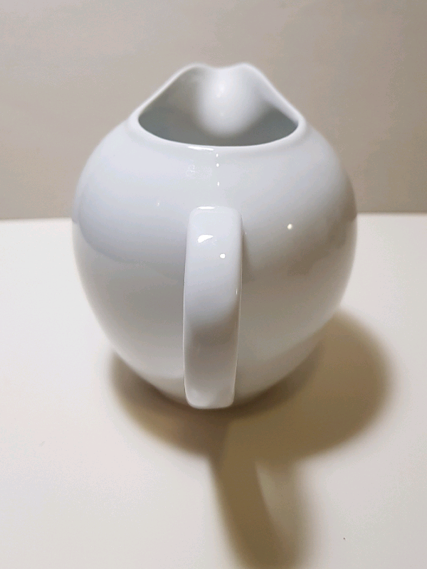 White porcelain milk/custard/gravy/cream jug (brand new)