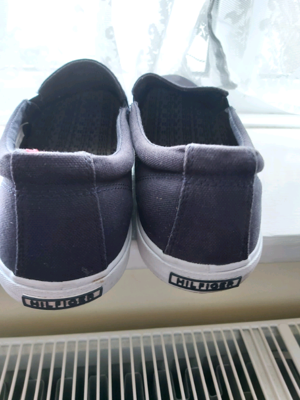 TOMMY HILFIGER CANVAS SHOES SIZE 10