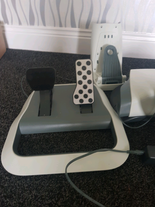 Xbox 360 driving wheel and pedals 