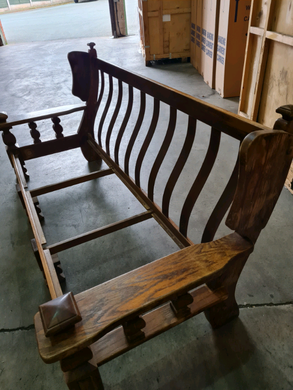 3 seater sofa & 2 Chairs