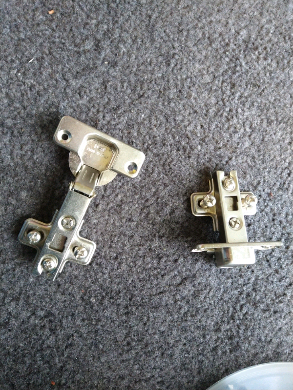 Cabinet hinges