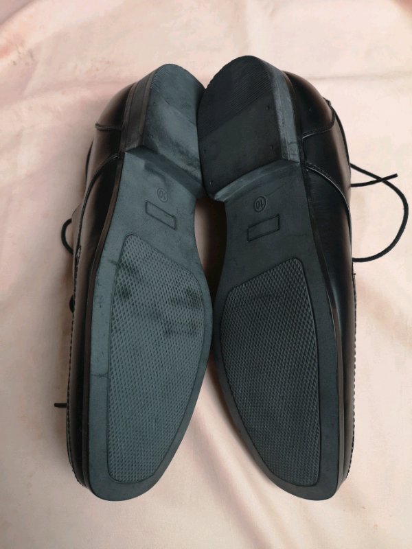 High qualityMen's Clark shoes black brand new. Size 10, ideal gift. 