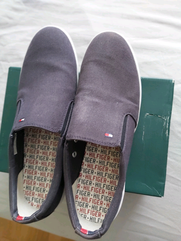 TOMMY HILFIGER CANVAS SHOES SIZE 10