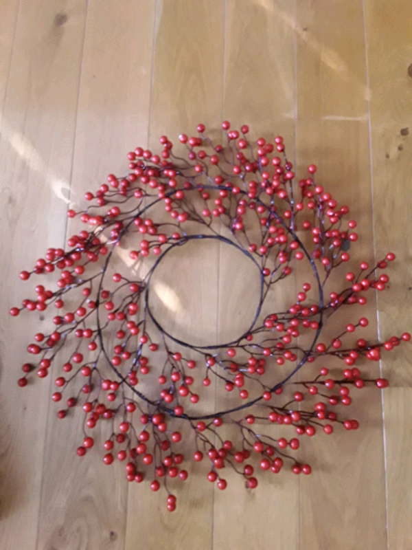 24" Red Berry Twig Christmas Decoration Wreath 