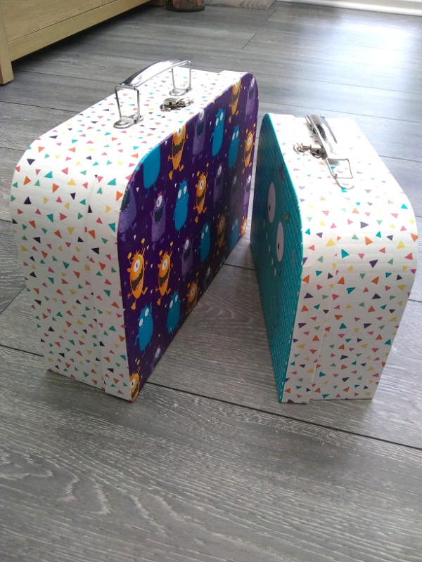 2 children's storage carry case