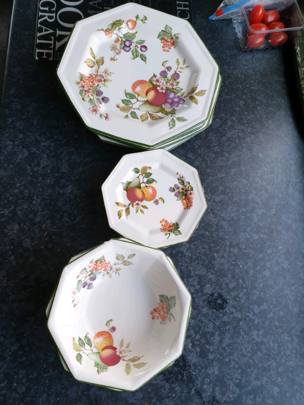image for 4 diner plates 4 dishes and 4  tea plates 