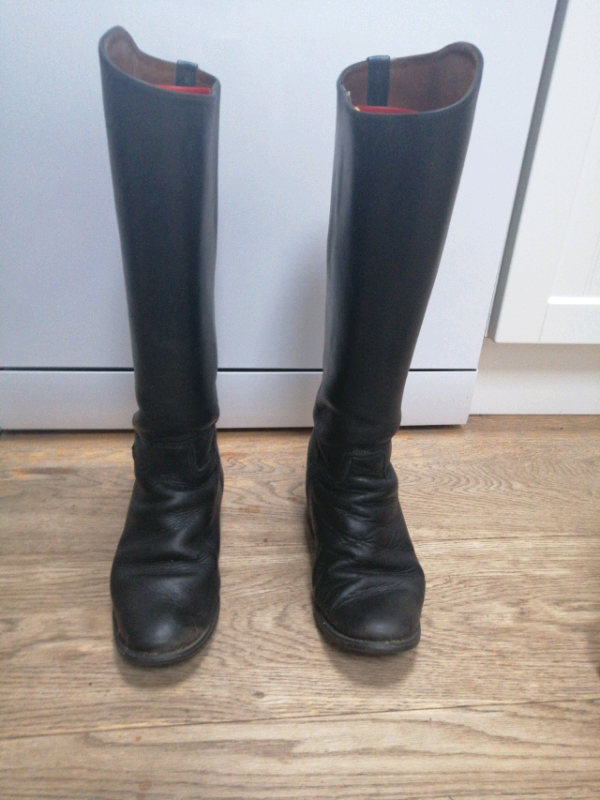 Long leather riding boots 
