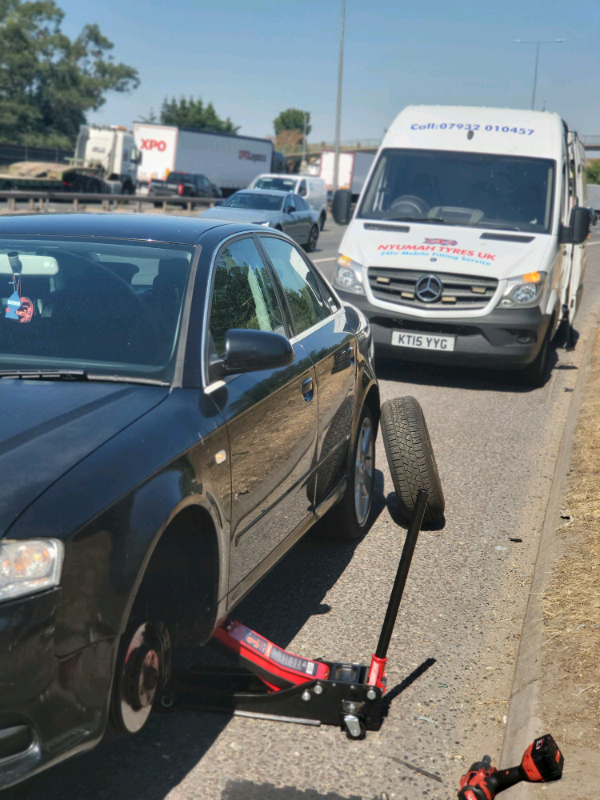 Mobile Tyre Fitter - Waltham Cross, Hertfordshire / EN87RQ