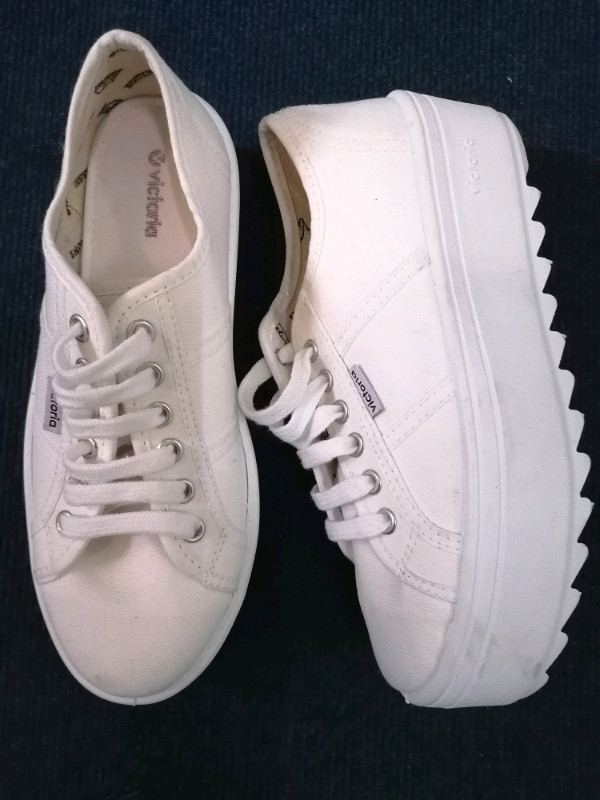 QUALITY WOMEN'S FAB WHITE CANVAS SHOES/TRAINERS Size 37 by VICTORIA