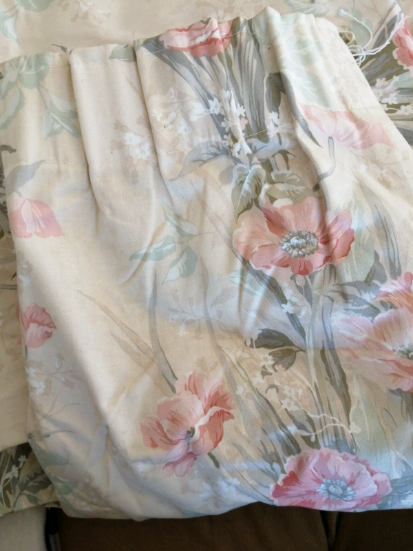 Pair of Floral pattern curtains, lined 
