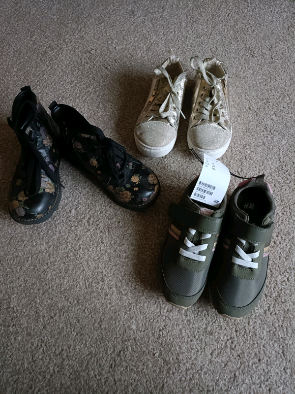 image for Girls shoes size 11