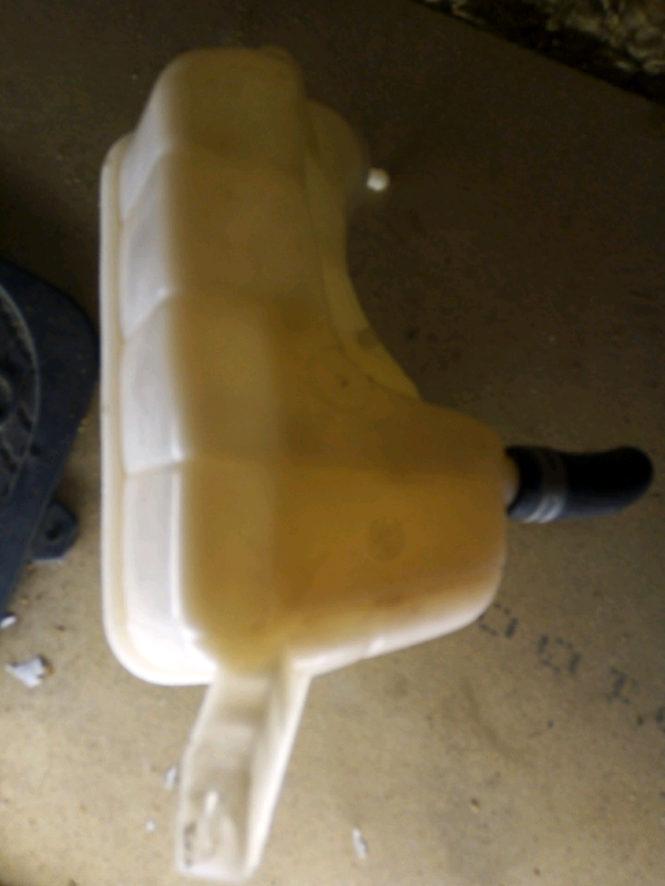 Ford fiesta mk5 zetec s 1.6 header tank water bottle