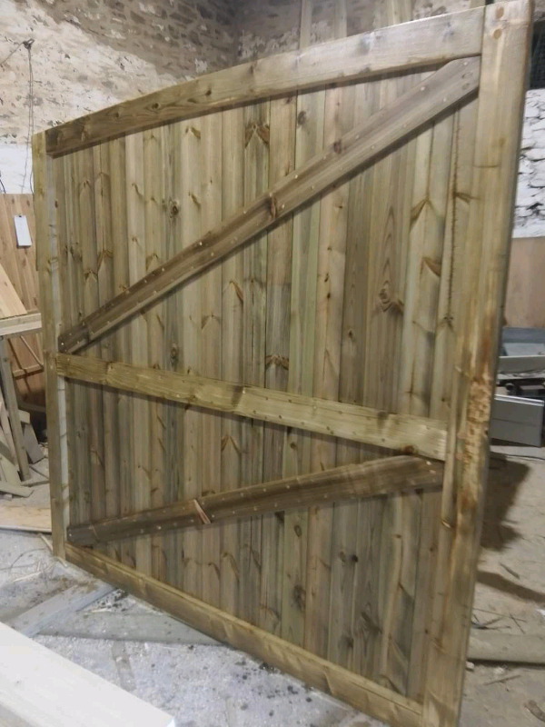 Driveway gates