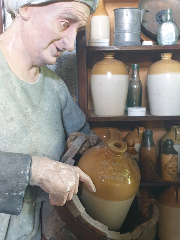 Wanted old named stoneware bottles and jars,  digger , jcb , pot lids,