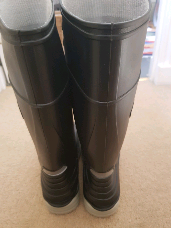 STEEL TOE SAFETY BOOTS SIZE UK7 (new condition)