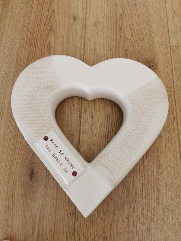 Heart Standing Home decor-Home is where the heart is sign