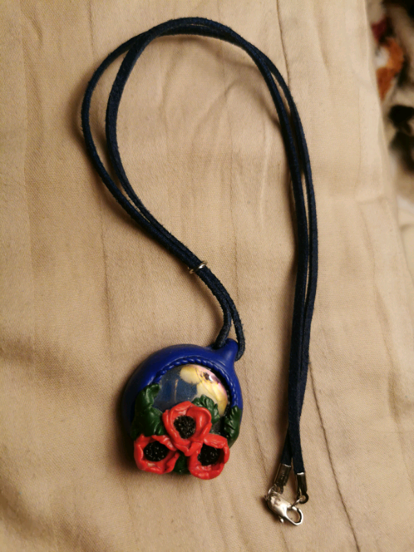 Used Handmade Handcrafted Jewellery String & Pendant Red Flowers Desig