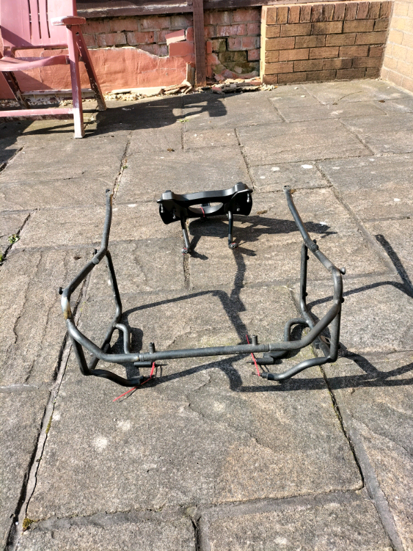 BMW R1200GS Givi Monokey frame