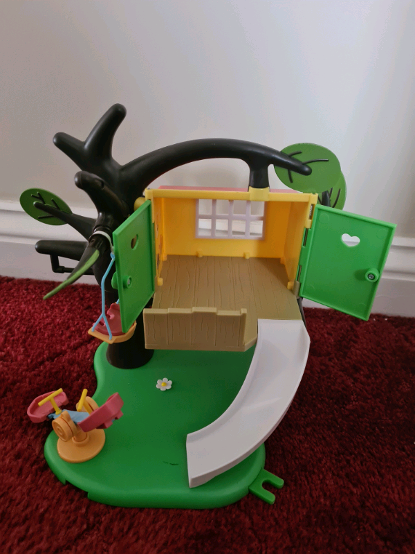 Peppa pig tree house with swing and lift toy