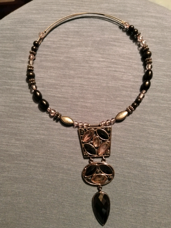 Ladies choker style necklace-unworn! 