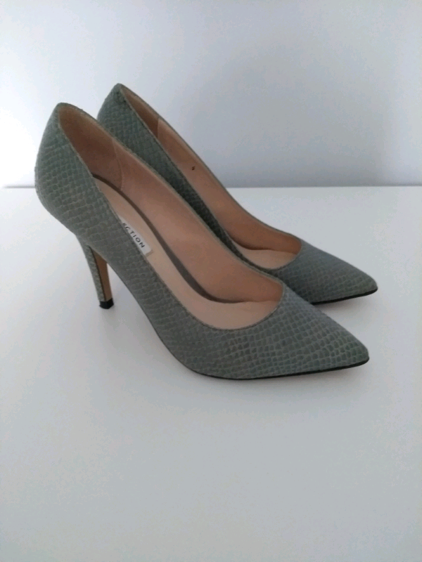 image for Brand New Size 4 Grey Heels