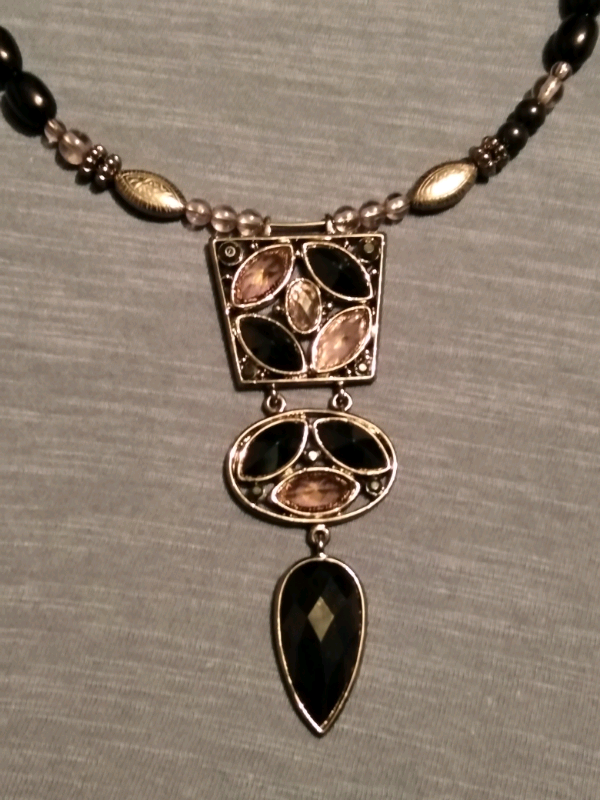 Ladies choker style necklace-unworn! 
