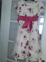 Girls Cream Floral Dress with Roses print. Size 7-8. 