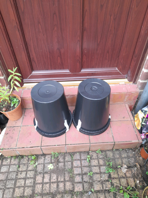Large black pots 25cm wide 26cm deep 