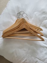 10 Wooden hangers