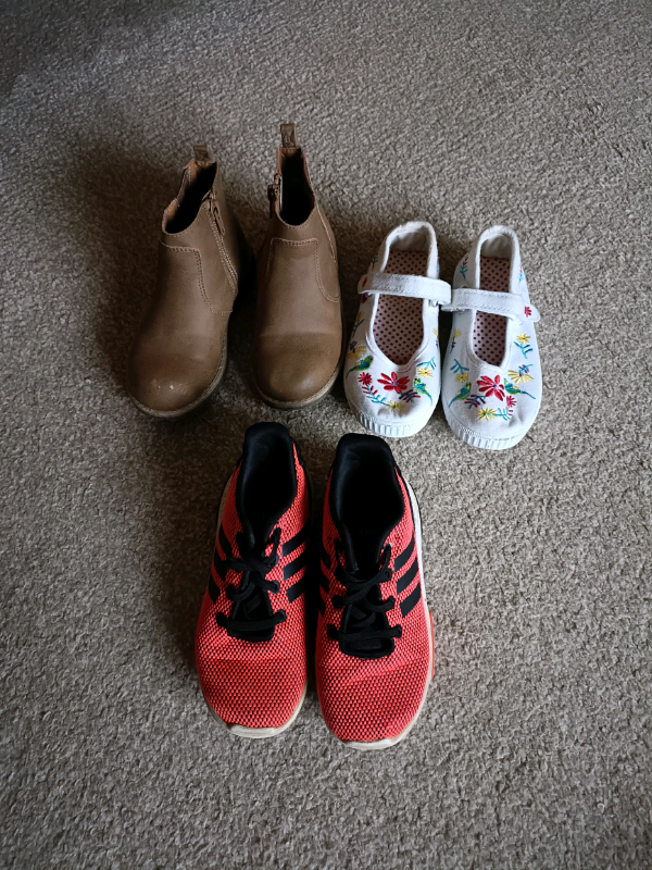 image for Girls shoes size 9