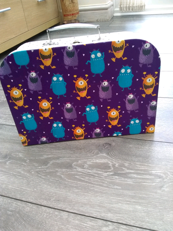 2 children's storage carry case