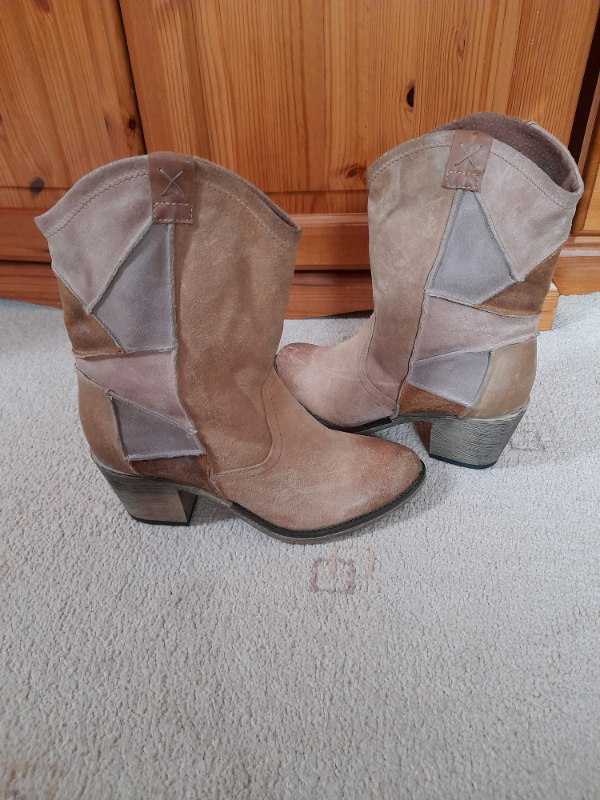 image for Never worn.size 7. Ladies leather/suede boots. 