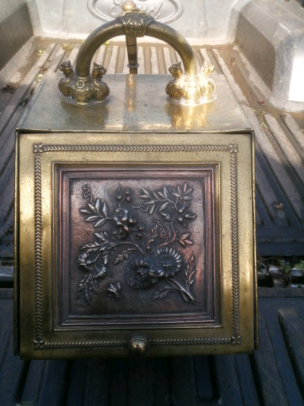 image for VINTAGE BRASS SCUTTLE 
