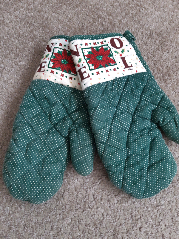 Pair of Christmas Oven Mitts