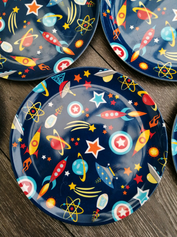 Plastic plates