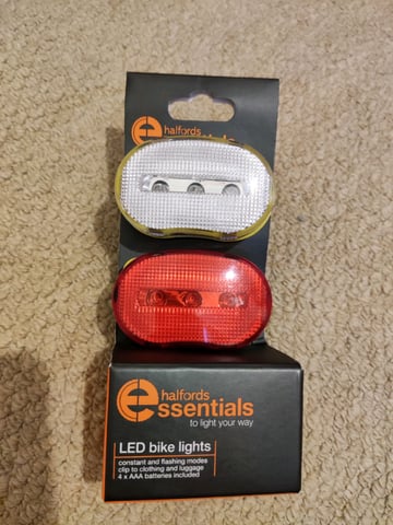 Halfords 3 LED Bike Light Set. Brand new. Batteries included in