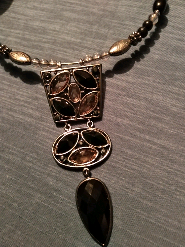 Ladies choker style necklace-unworn! 