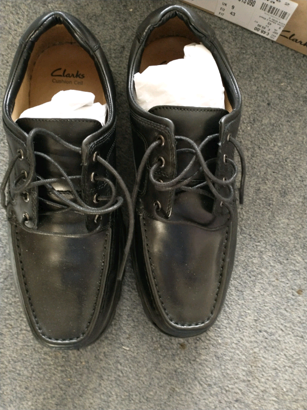 Clarks men's black leather shoes size 9, almost new