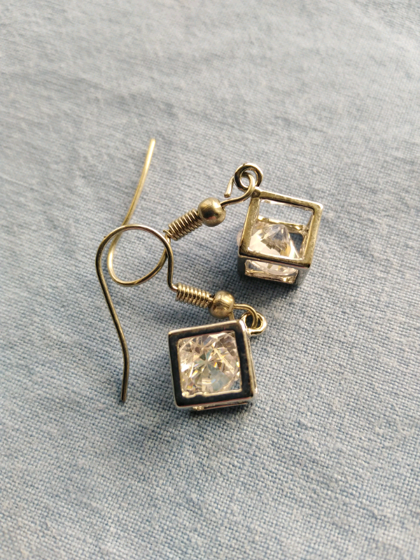 Cubed glass earrings.. *Brand new*
