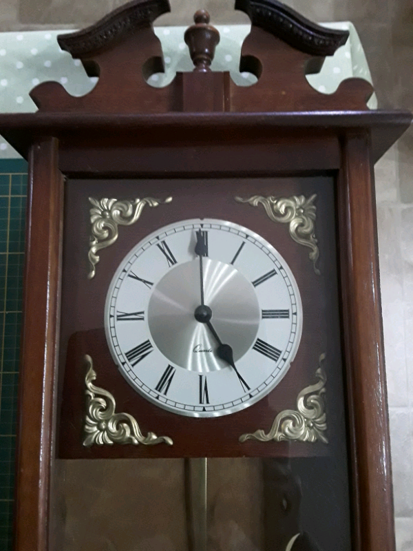 DECORATIVE PENDULUM  WALL CLOCK