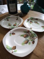 Christmas - Three vintage pine cone plates