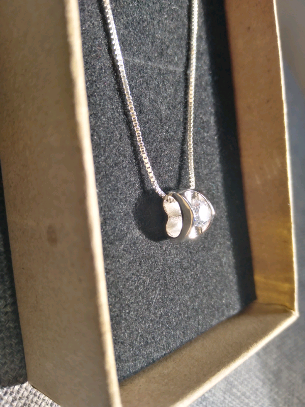 Silver heart pendant and chain *Brand new*
