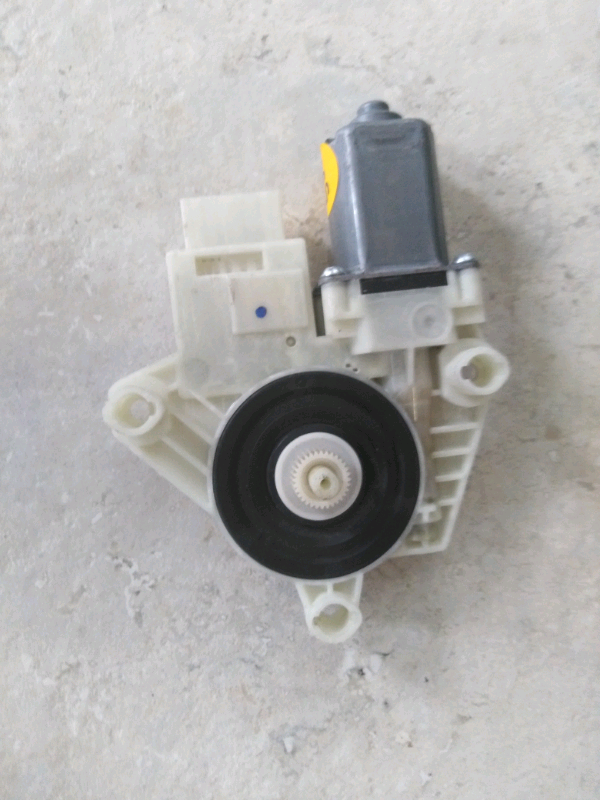 VW GOLF MK7 REAR DRIVER RIGHT SIDE WINDOW MOTOR 2015 5Q4959812 A