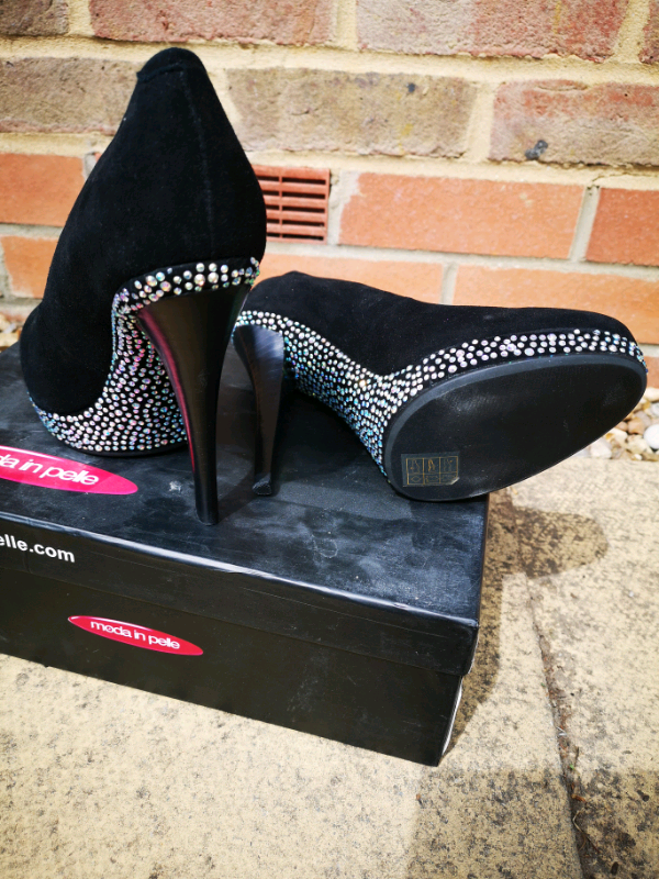 Women's shoes. 